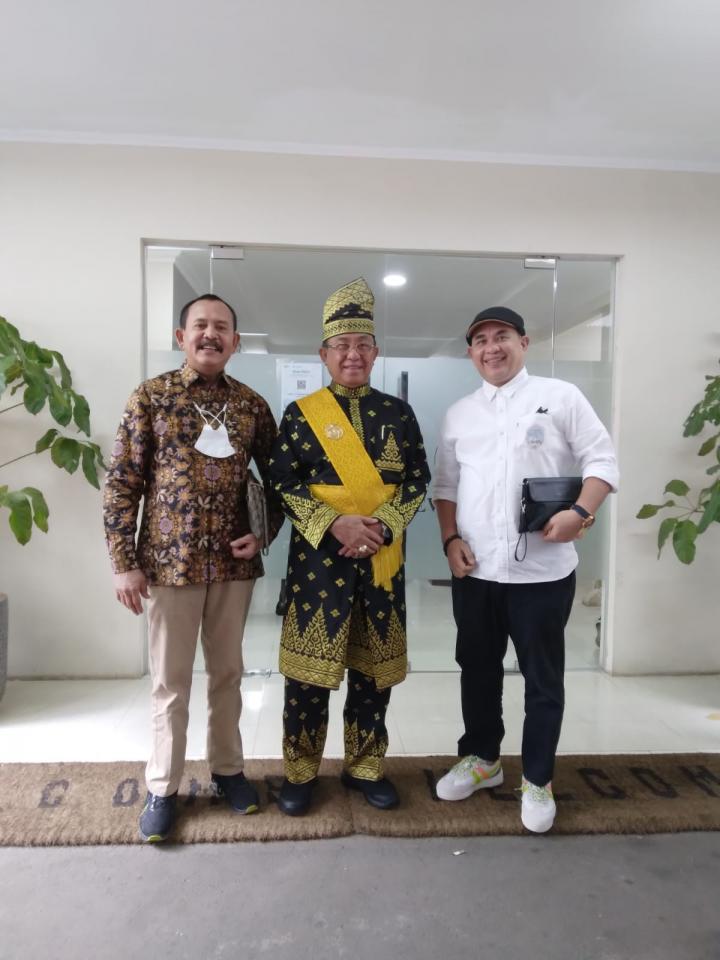 Bupati Wardan Jadi Kepala Daerah Pertama di Riau Raih Anugerah Kebudayaan PWI Pusat